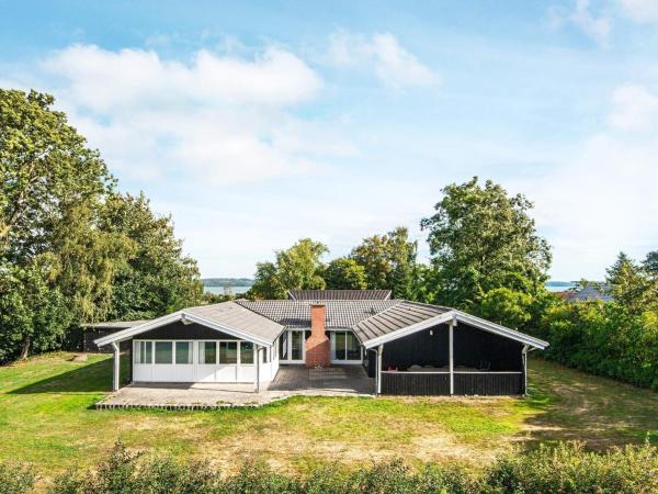 Five-Bedroom Holiday home in Børkop 2, Réserver Maison de vacances Egeskov Syddanmark