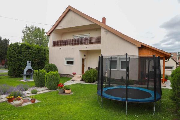 Holiday home in Balatonkeresztur 19455, Buchen Sie Ferienhaus Balatonkeresztúr 
