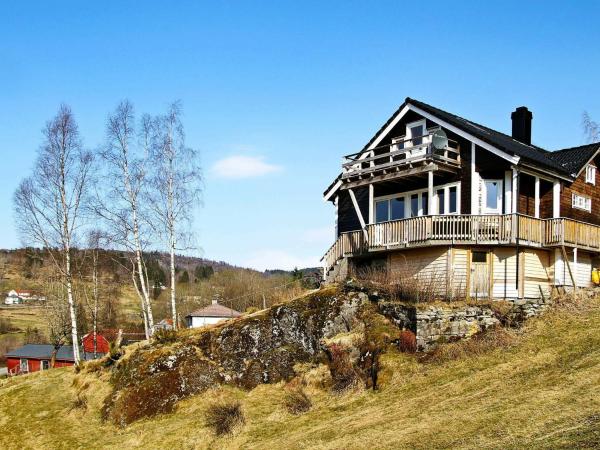Four-Bedroom Holiday home in Bygstad 2, Reserva ahora Casa o chalet Bygstad 