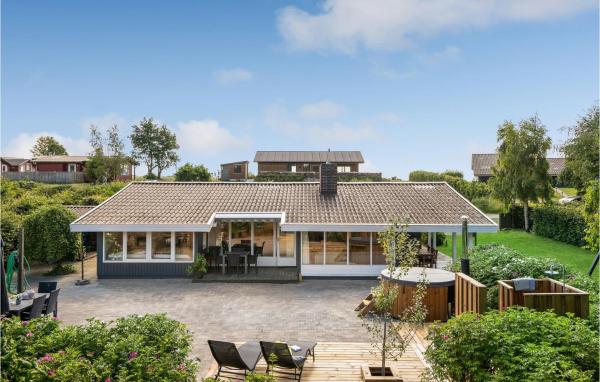 Three-Bedroom Holiday Home In Ebeltoft, Book Vacation Home Ebeltoft Midtjylland
