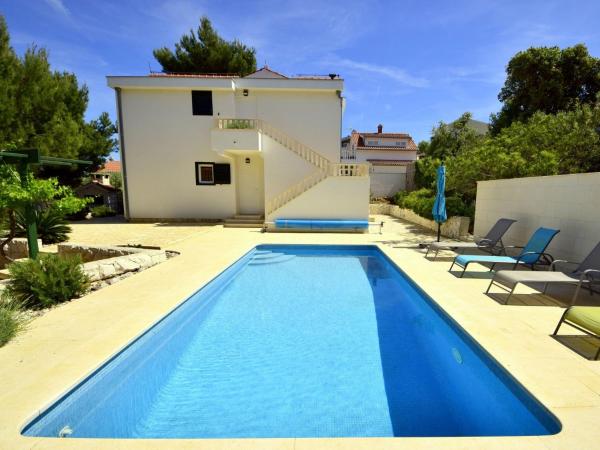 Holiday Home Željko by Interhome, Buchen Sie Ferienhaus Hotels in Gespanschaft Split-Dalmatien mit Pool, Schwimmbad