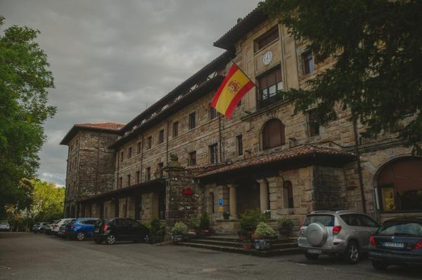 Balneario de Corconte, Buchen Sie Hotel Cabanas de Virtus Ebro Reservoir