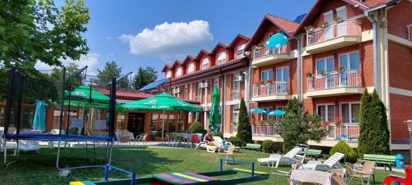 Hotel Ravni Gaj, Buchen Sie Hotel Knić Zentralserbien